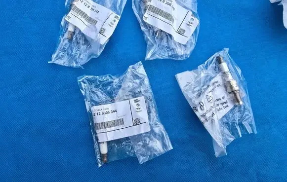 BMW 8 E31 Spark plug 8396344