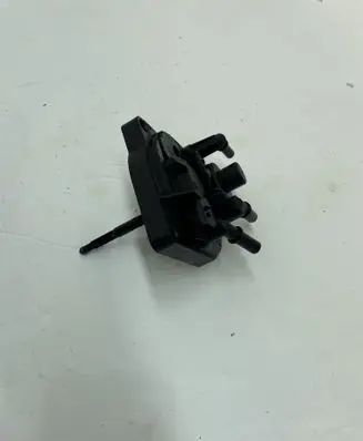 Citroen Berlingo Fuel filter housing 9809757980