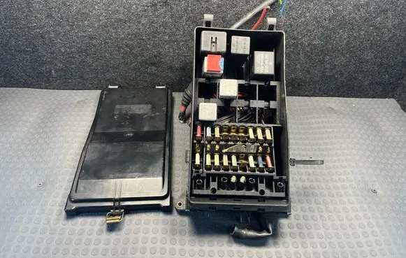 Mercedes-Benz S W126 Fuse box set 1265400550 1265450240 1265400082
