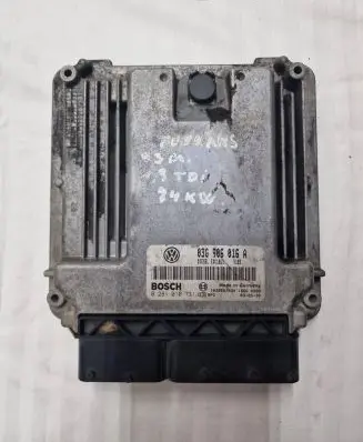Volkswagen Touran I Engine control unit/module 03G906016A 1039S02834 0281010731
