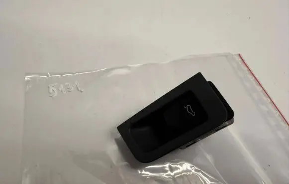 Tailgate opening switch