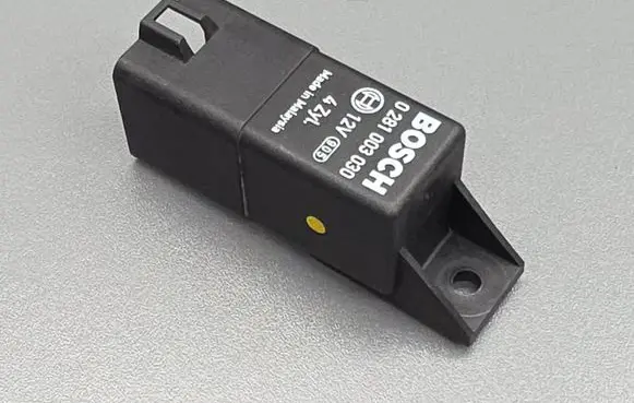 Honda CR-V Glow plug pre-heat relay 0281003030
