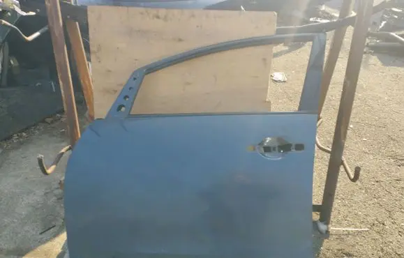 Mitsubishi Grandis Front door
