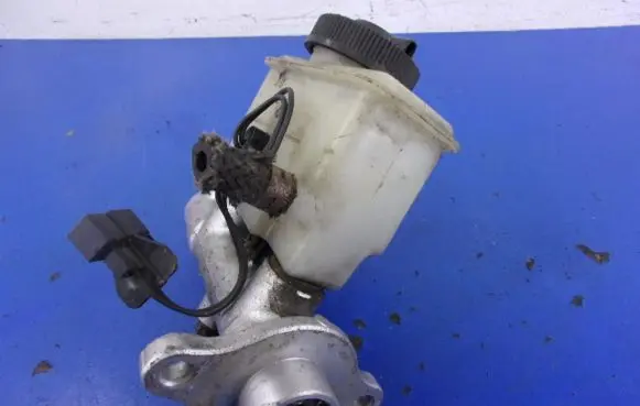 Mazda 323 Master brake cylinder