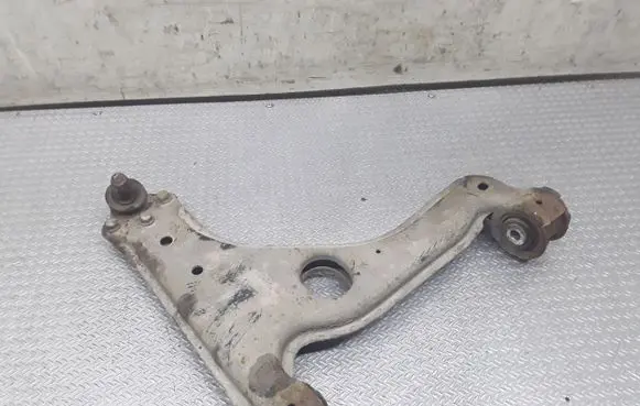 Opel Zafira A Front lower control arm/wishbone