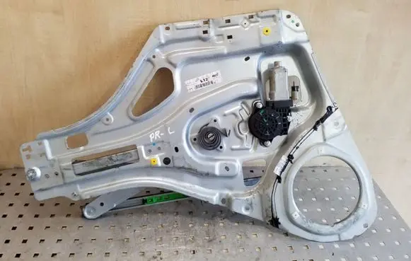KIA Sportage Front door window regulator with motor 824701F120
