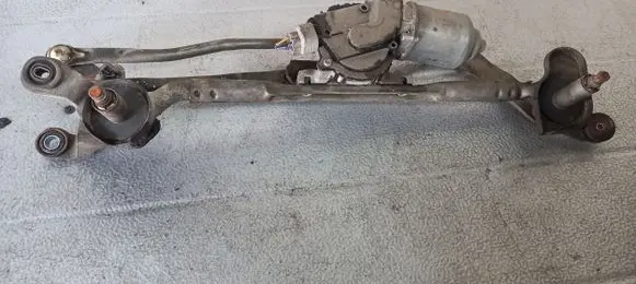 Mazda 5 Front wiper linkage 