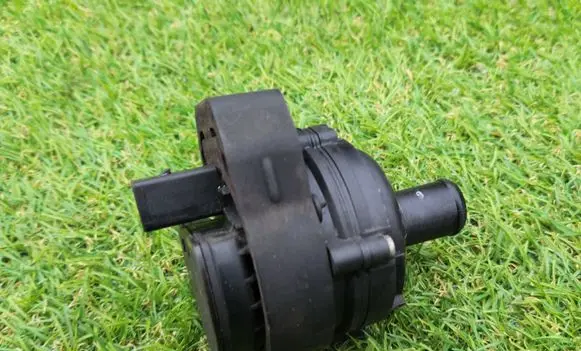 Mercedes-Benz CLS C219 Electric auxiliary coolant/water pump A2118350028