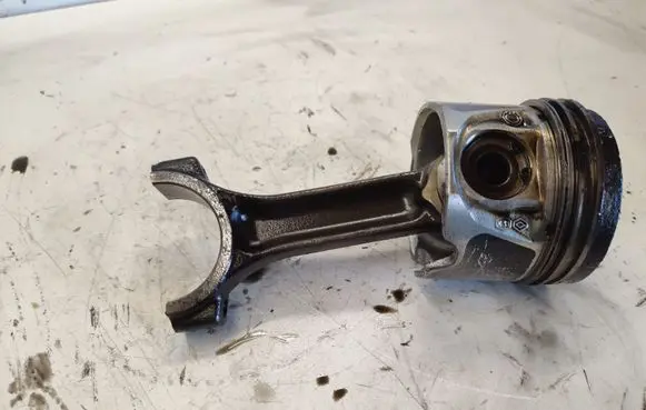 Volvo S40, V40 Piston 
