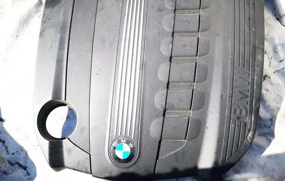 BMW 5 F10 F11 Engine cover (trim) 13718510365 13717800575