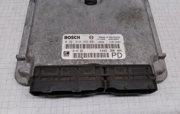 Opel Zafira A Engine control unit/module 24417169 0281010268