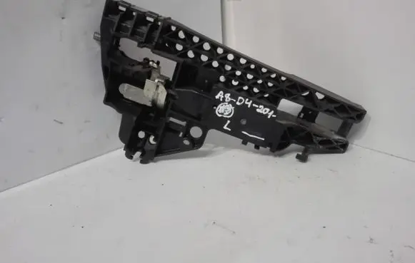 Rear door exterior handle/bracket