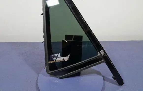 BMW X5 E53 Rear door window glass 179103