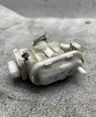 Volkswagen PASSAT B4 Central locking motor 357862153C