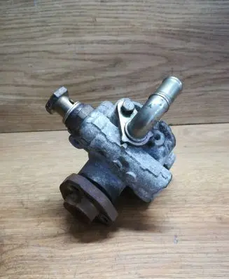 Volkswagen Golf IV Power steering pump 1J0422154E