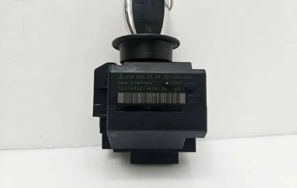 Mercedes-Benz C W203 Engine ECU kit and lock set 2095452308 33002422 33002421