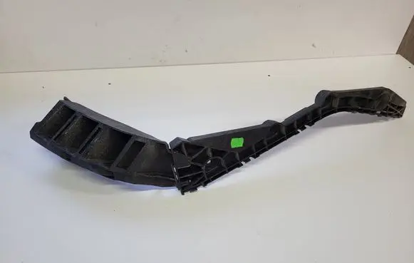 Seat Toledo IV (NH) Rear bumper mounting bracket