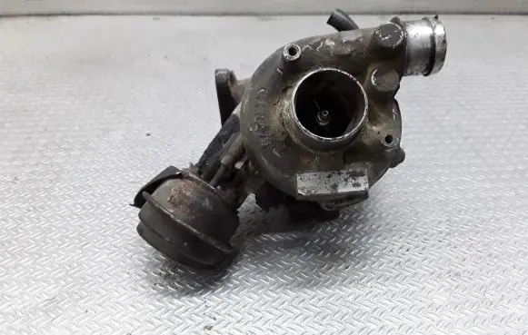 Volkswagen PASSAT B5 Turbo 028145702H