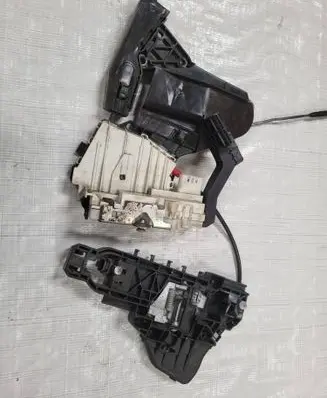 Mercedes-Benz GL X164 Rear door lock 1697303535