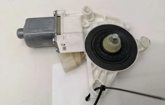 Mercedes-Benz E W212 Front door window regulator motor A2048200242
