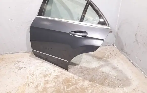 Mercedes-Benz E W212 Rear door 2127320110 2127300105