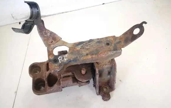 Toyota Aygo AB10 Engine mount bracket