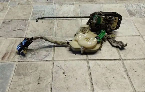 KIA Sorento Front door lock 040707