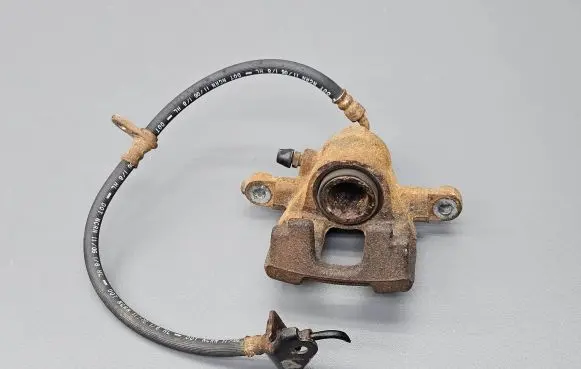 Honda CR-V Rear brake caliper Y06283