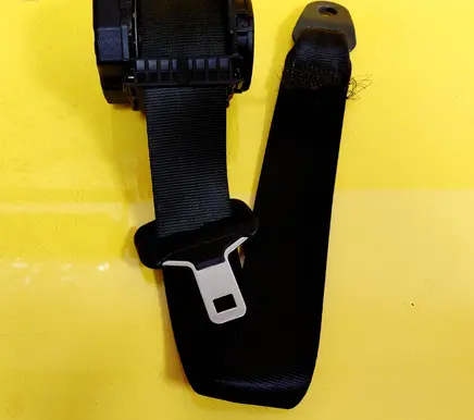 Rear seatbelt