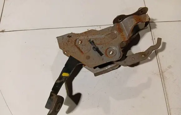 Nissan NV200 Clutch pedal 