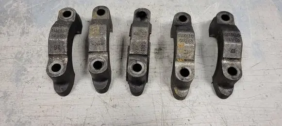 Mercedes-Benz 200 300 W123 Crankshaft Holder 