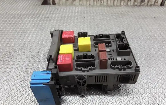 Renault Espace IV Fuse module 8200004201E