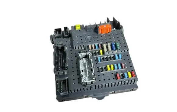 Volvo XC90 Fuse module 8676391 12217799 04W285