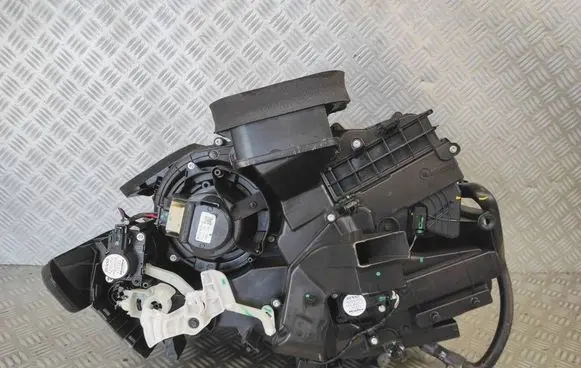 Dacia Sandero III Interior heater climate box assembly 272705961R