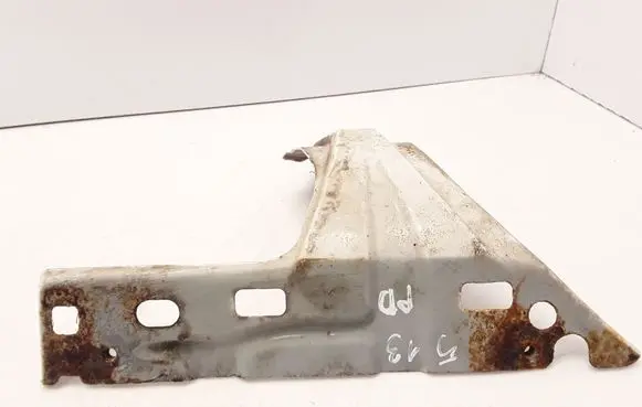 Volkswagen Caddy Fender mounting bracket 1T0821136