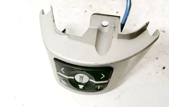 Toyota Yaris Steering wheel buttons/switches 75B412
