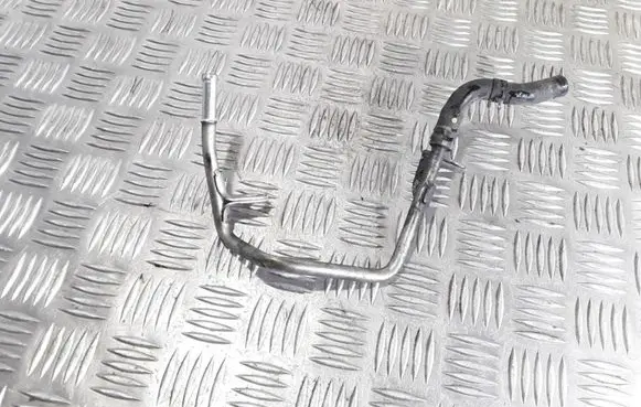 Toyota Auris 150 Fuel injector supply line/pipe 