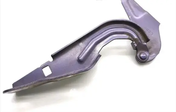 Engine bonnet/hood hinges