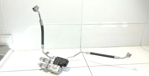Audi e-tron Air conditioning (A/C) expansion valve 4M0816682E