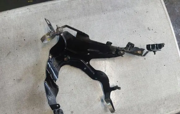 Volkswagen Touareg I Webasto auxiliary heater mount bracket 7L0819750G