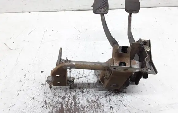 Subaru Legacy Pedal assembly 