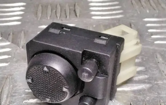 Wing mirror switch
