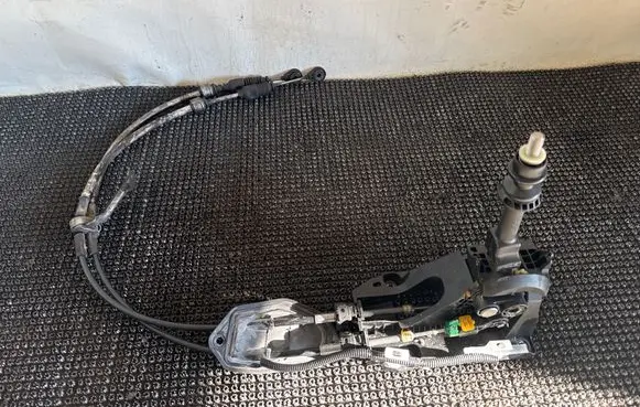 Toyota Avensis T270 Gear shifter/selector 112102400