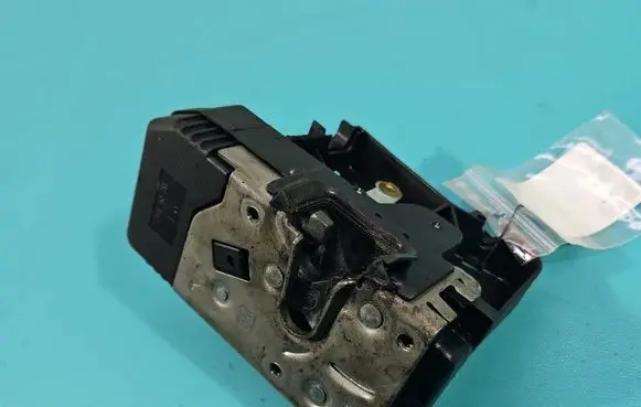Nissan Primastar Rear door lock 8200282303 IMPRK1530385