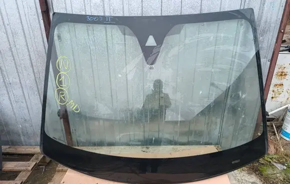 Peugeot 3008 II Front windscreen/windshield window 43R001409