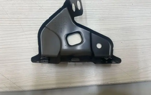 Volkswagen Sharan Fender mounting bracket 7N0821135A