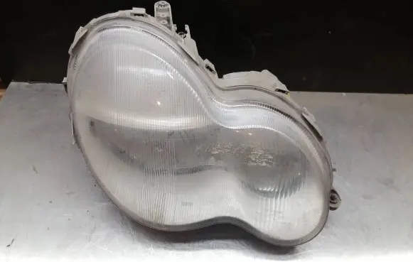 Mercedes-Benz C W203 Headlight/headlamp A2038200261