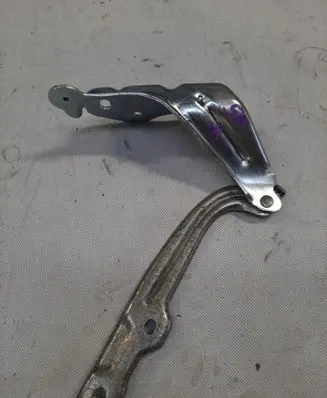 Skoda Octavia Mk3 (5E) Tailgate hinge 5E0823302