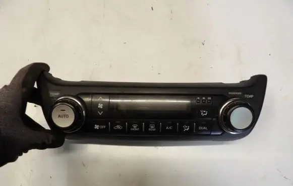 Toyota Land Cruiser (J150) Climate control unit 8401060850