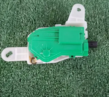 Fuel tank cap lock
